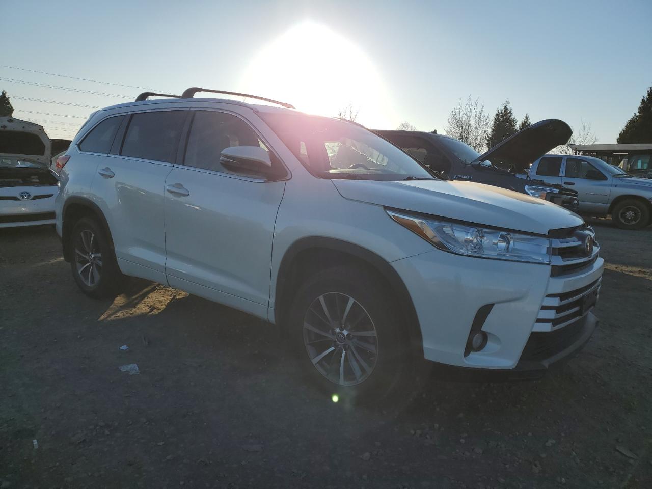 2018 Toyota Highlander VIN 5TDJZRFH8JS538620 Copart auction photo, front end / side damage thumbnail 4