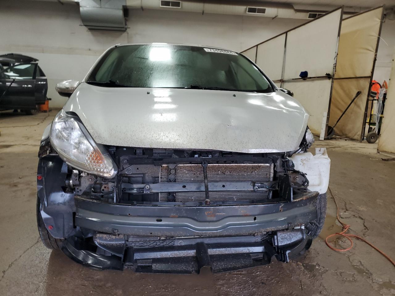 2013 Ford Fiesta VIN 3FADP4FJ5DM118364 Copart auction photo, front end / side damage thumbnail 5
