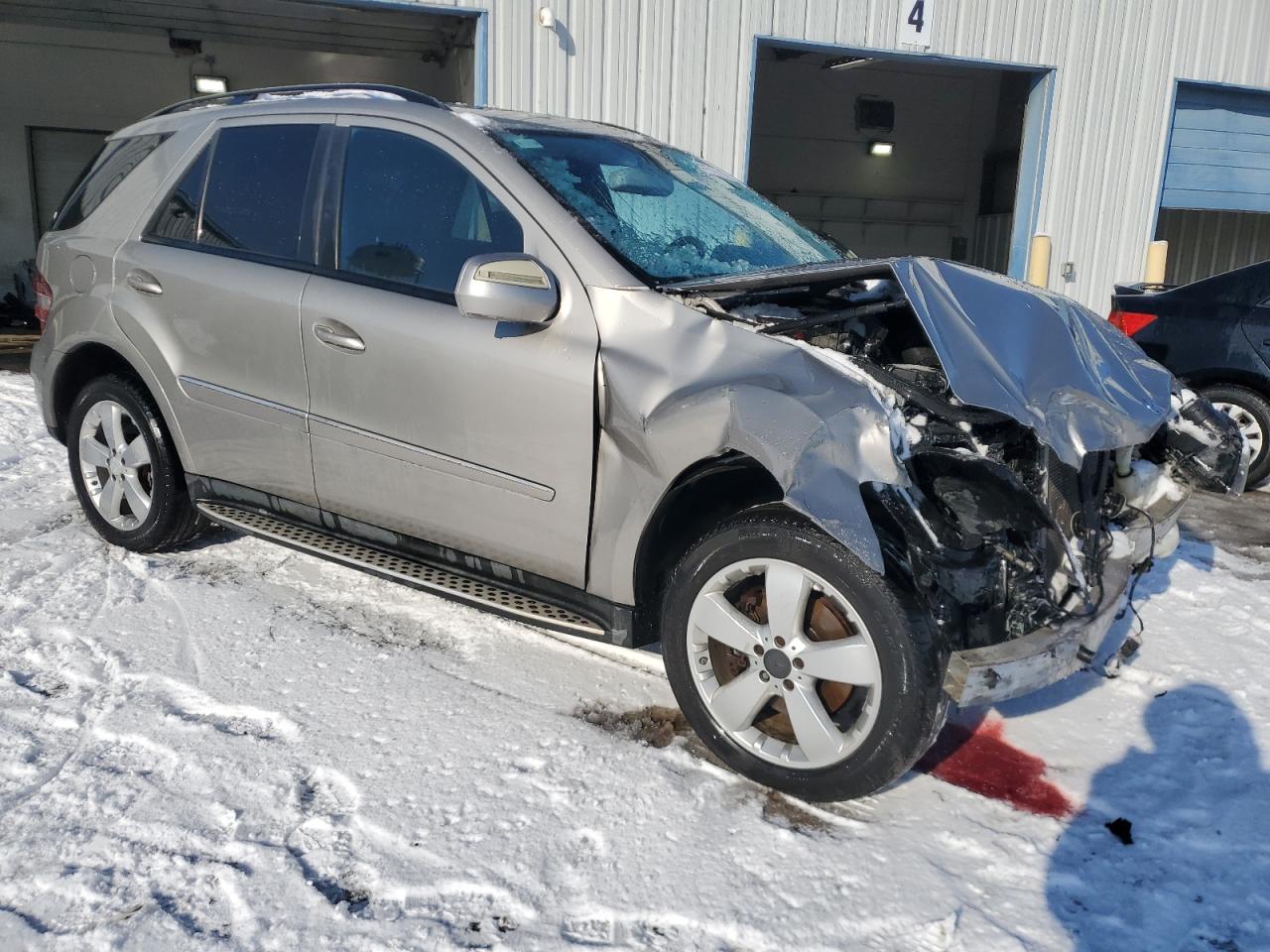 2009 Mercedes-Benz M-klasse VIN 4JGBB86E99A515926 Copart auction photo, front end / side damage thumbnail 4