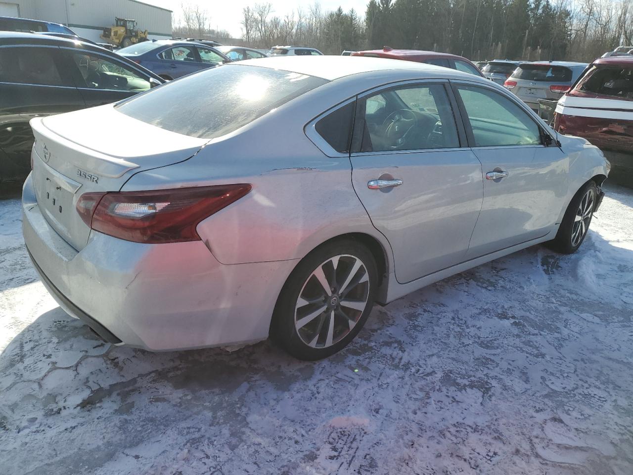 2017 Nissan Altima VIN 1N4BL3AP8HC135143 Copart auction photo, front end / side damage thumbnail 3