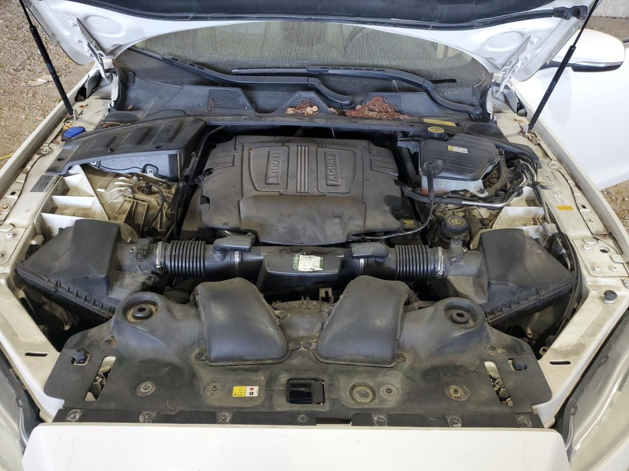 2011 Jaguar XJ VIN SAJWA2GB8BLV01828 Copart auction photo, rear end / minor dent/scratches damage thumbnail 11