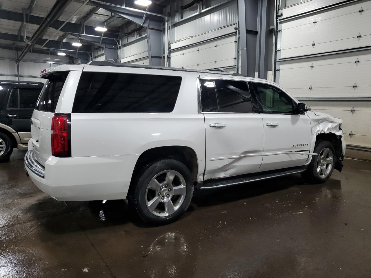2017 Chevrolet Suburban VIN 1GNSKJKC1HR131632 Copart auction photo, front end / side damage thumbnail 3