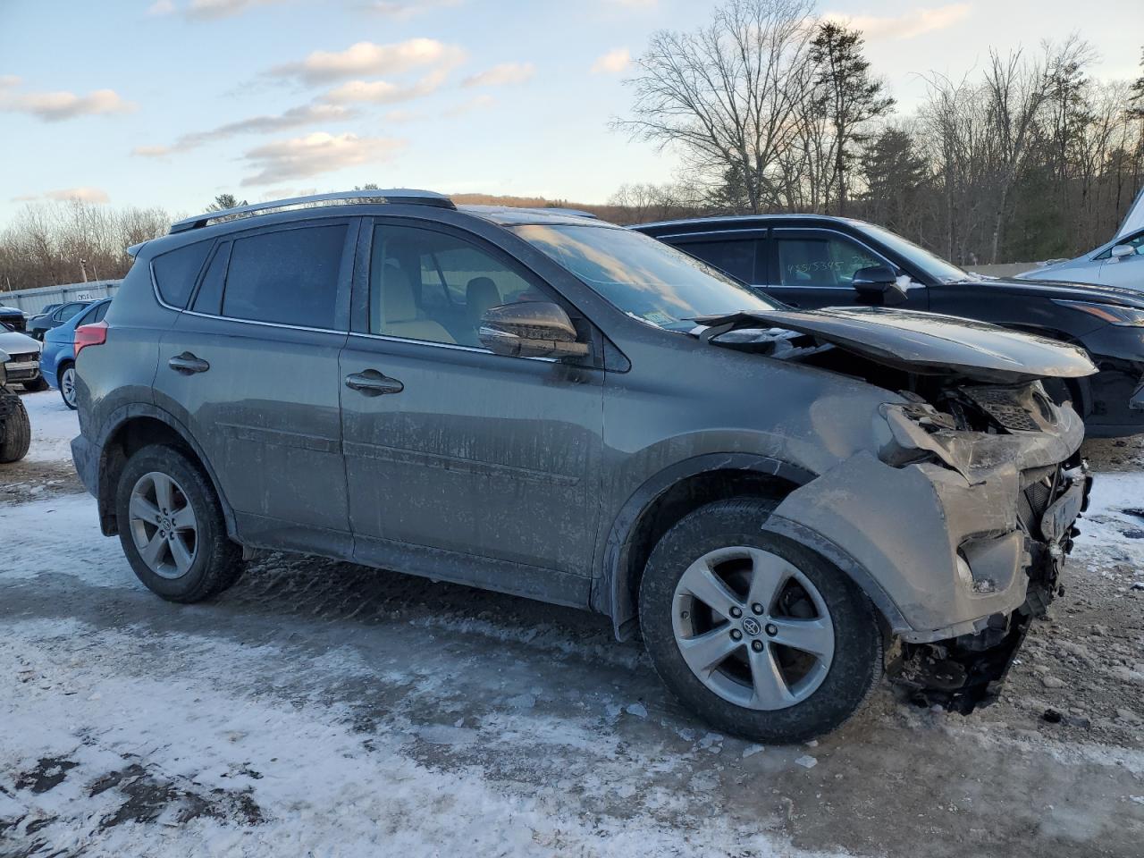 2015 Toyota RAV 4 VIN JTMRFREV1FD173526 Copart auction photo, front end / rear end damage thumbnail 4