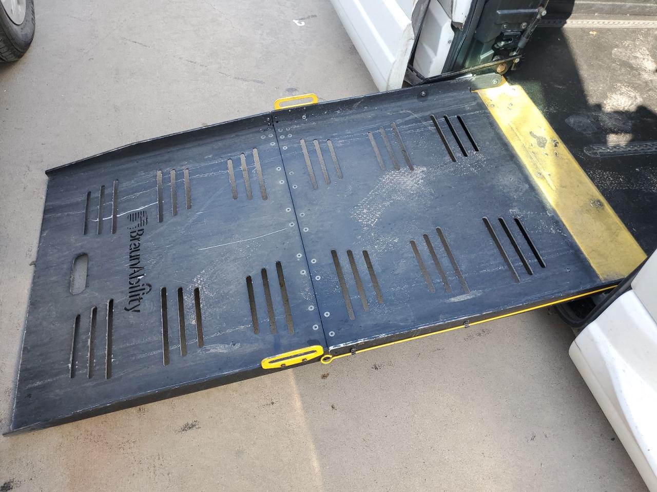 2019 Dodge Caravan VIN 2C7WDGBG7KR698894 Copart auction photo, minor dent/scratches damage thumbnail 13
