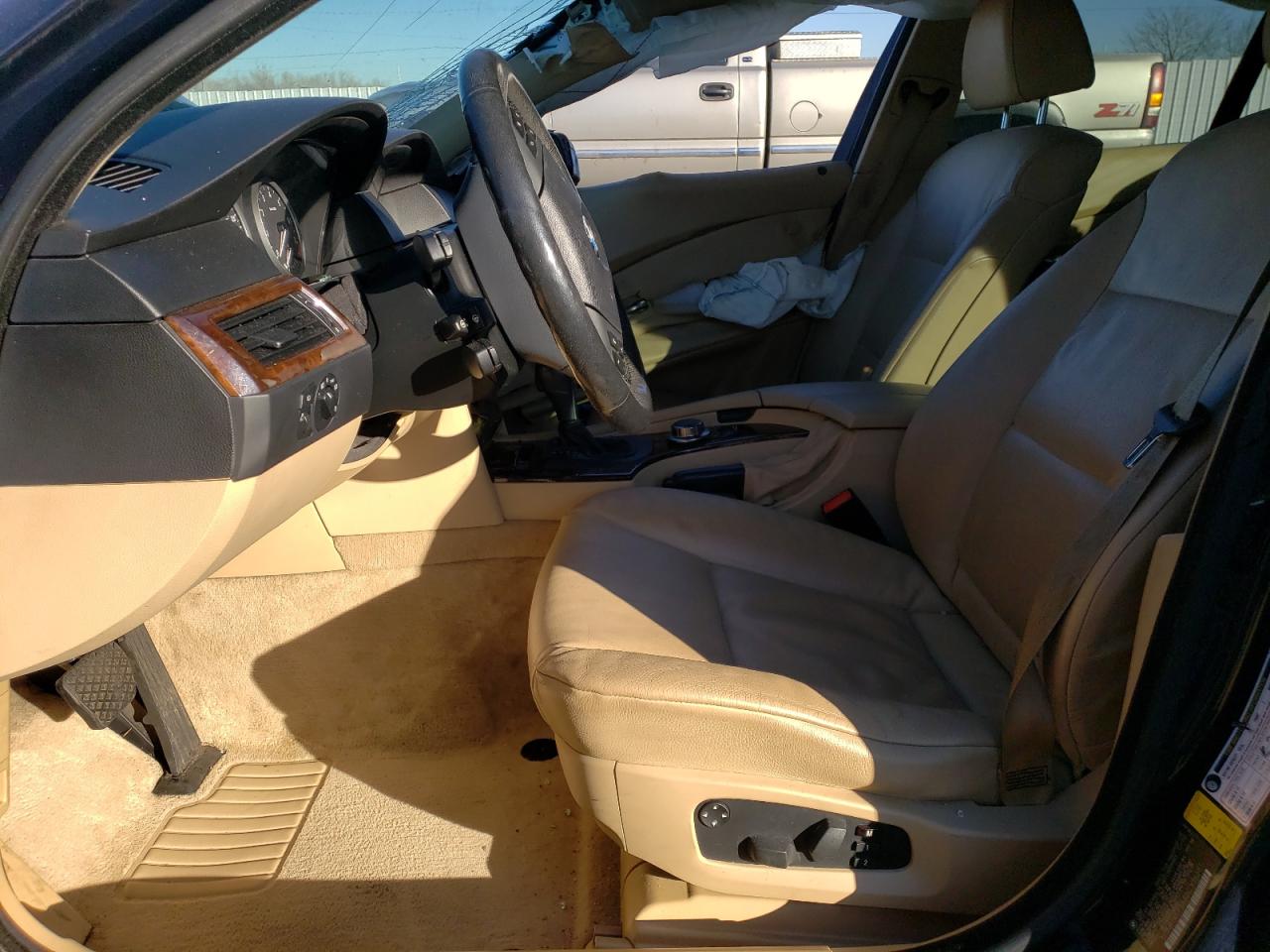 2007 BMW 5er VIN WBANF73537CY16551 Copart auction photo, side / front end damage thumbnail 7