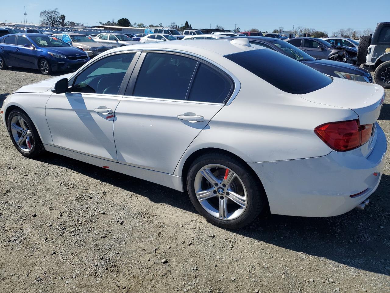 2015 BMW 3er VIN WBA3C1C50FP851147 Copart auction photo, front end / side damage thumbnail 2