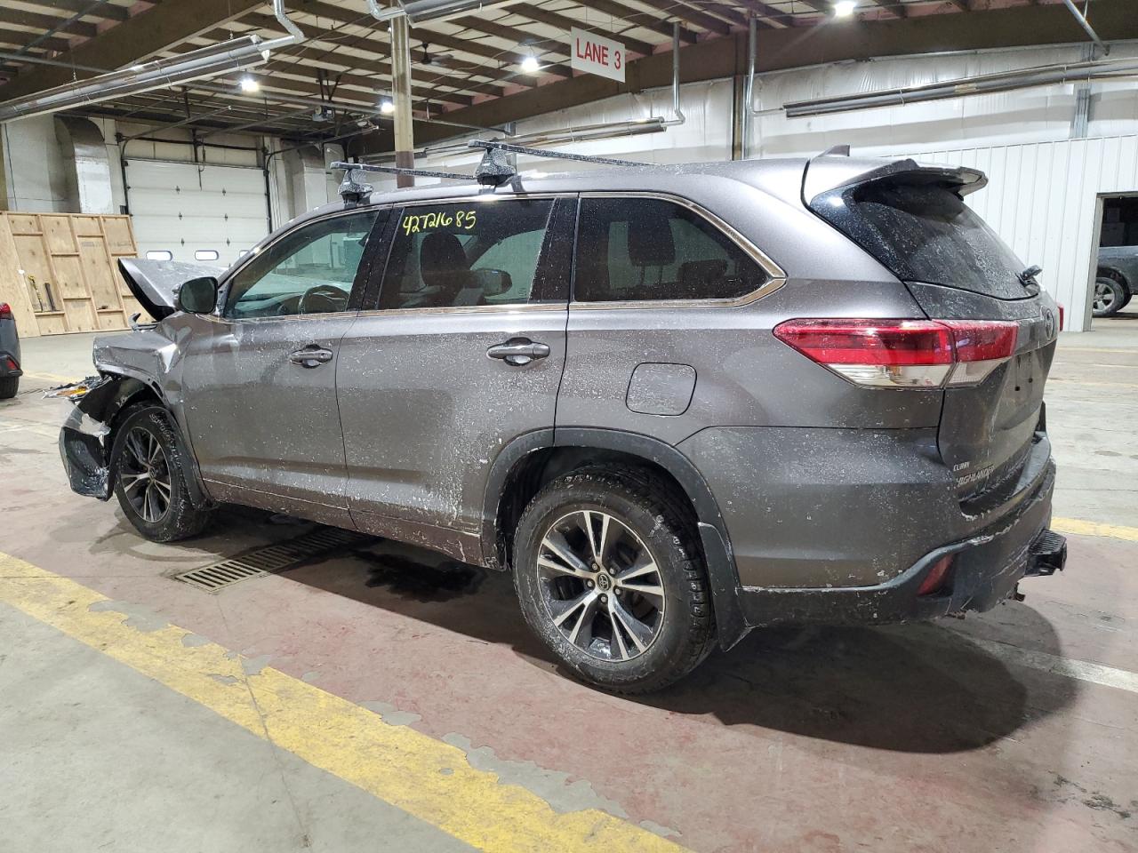 2018 Toyota Highlander VIN 5TDBZRFH1JS823759 Copart auction photo, front end / minor dent/scratches damage thumbnail 2