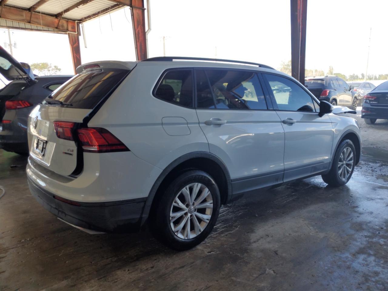 2018 Volkswagen Tiguan VIN 3VV0B7AX1JM067334 Copart auction photo, front end damage thumbnail 3