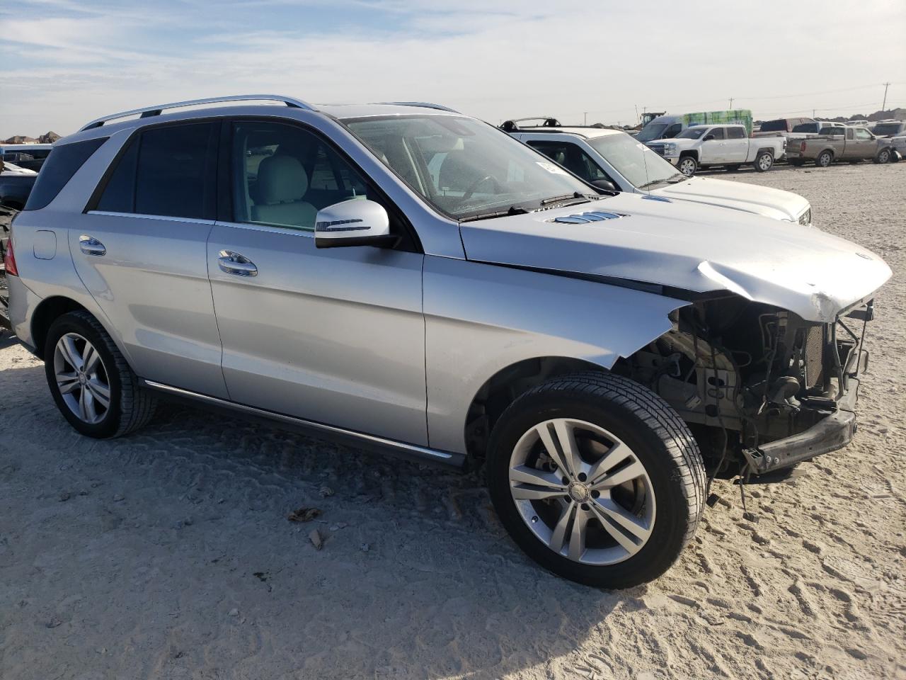 2013 Mercedes-Benz M-klasse VIN 4JGDA5JB4DA163094 Copart auction photo, front end / minor dent/scratches damage thumbnail 4