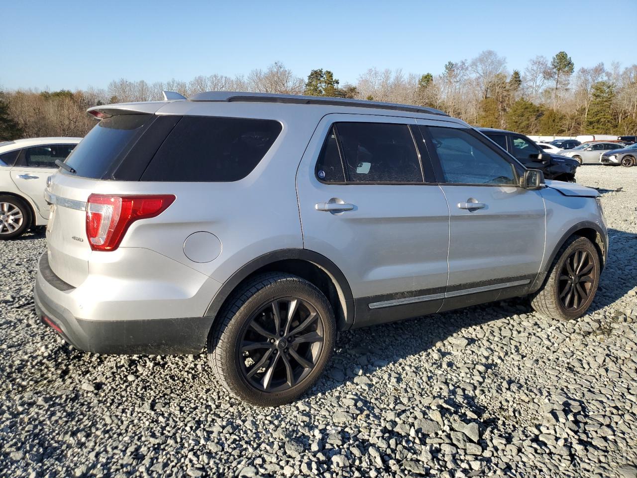 2016 Ford Explorer VIN 1FM5K8D83GGA11764 Copart auction photo, front end / minor dent/scratches damage thumbnail 3