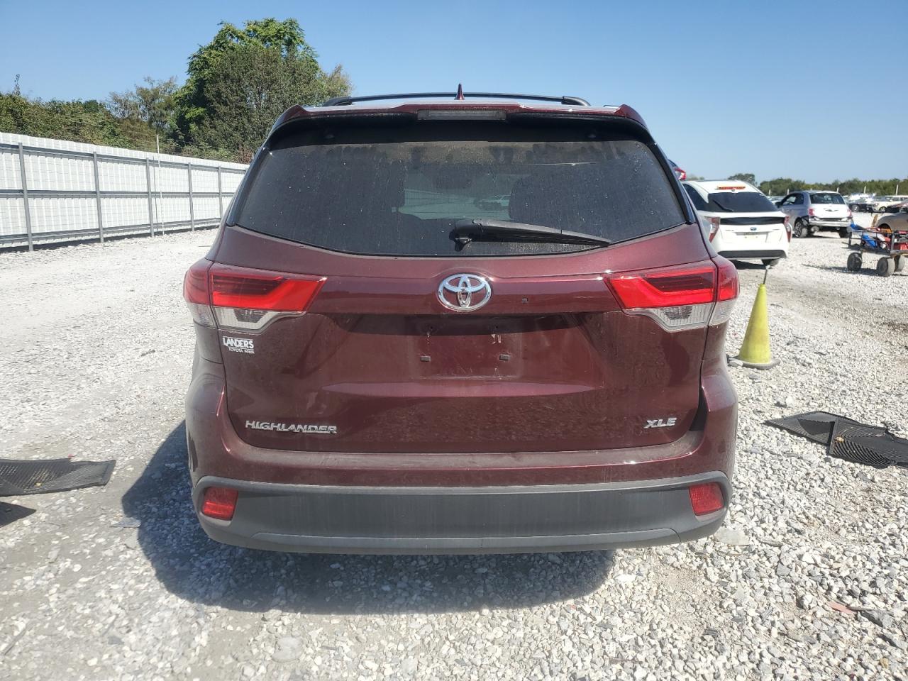 2019 Toyota Highlander VIN 5TDKZRFH7KS338348 Copart auction photo, normal wear damage thumbnail 6