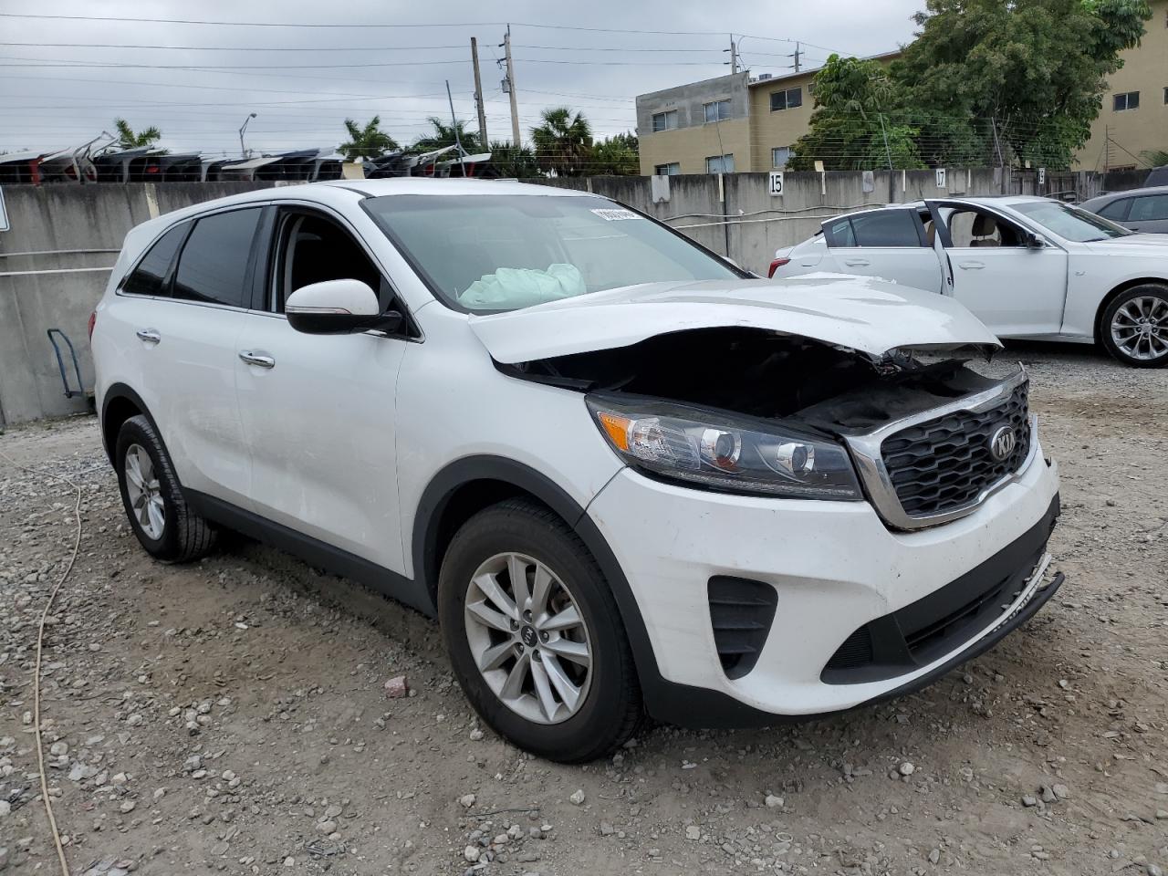 2019 KIA Sorento VIN 5XYPG4A31KG562612 Copart auction photo, front end / minor dent/scratches damage thumbnail 4