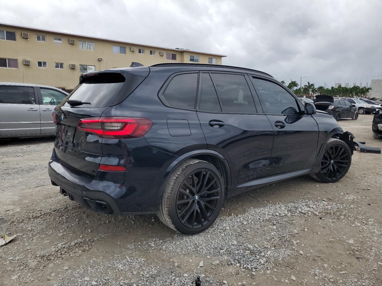 2021 BMW X5 VIN 5UXCR4C0XM9H25677 Copart auction photo, front end / minor dent/scratches damage thumbnail 3