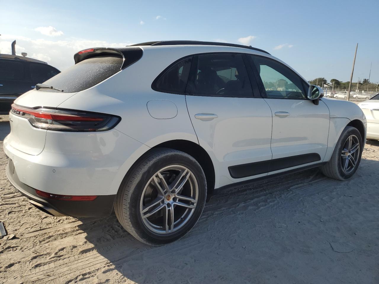 2020 Porsche Macan VIN WP1AA2A58LLB11520 Copart auction photo, water/flood / minor dent/scratches damage thumbnail 3