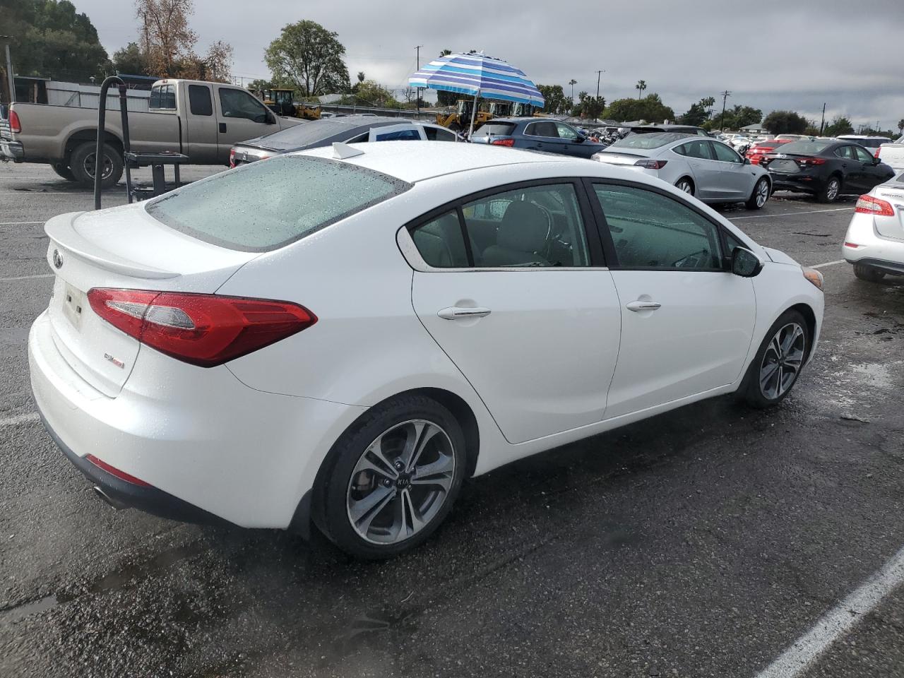 2015 KIA Forte VIN KNAFZ4A82F5317962 Copart auction photo, front end damage thumbnail 3