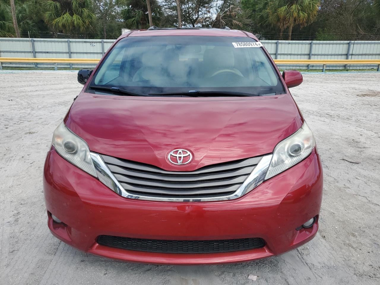2011 Toyota Sienna VIN 5TDYK3DC1BS155935 Copart auction photo, mechanical / minor dent/scratches damage thumbnail 5