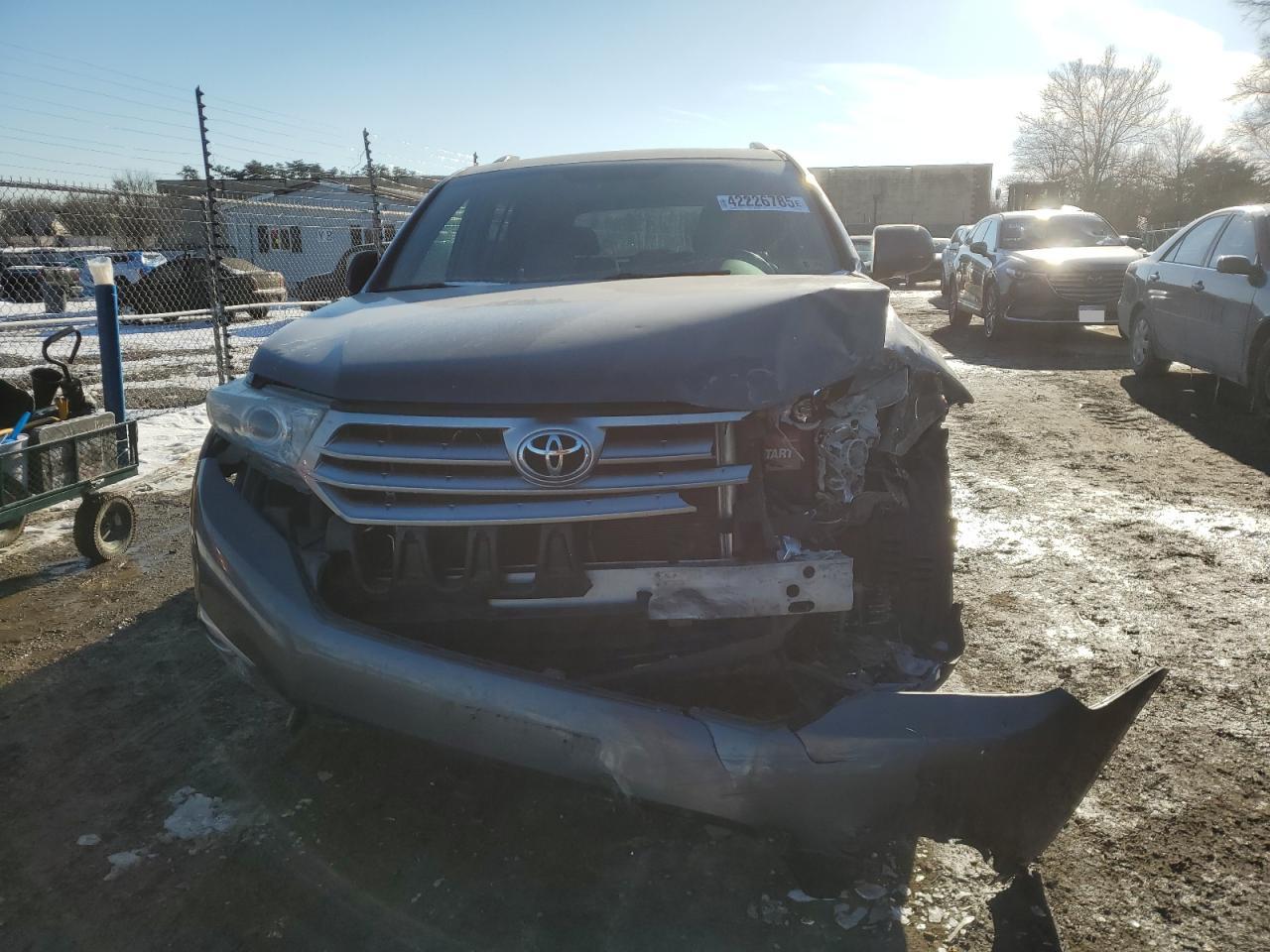 2013 Toyota Highlander VIN 5TDDK3EHXDS200768 Copart auction photo, front end / minor dent/scratches damage thumbnail 5