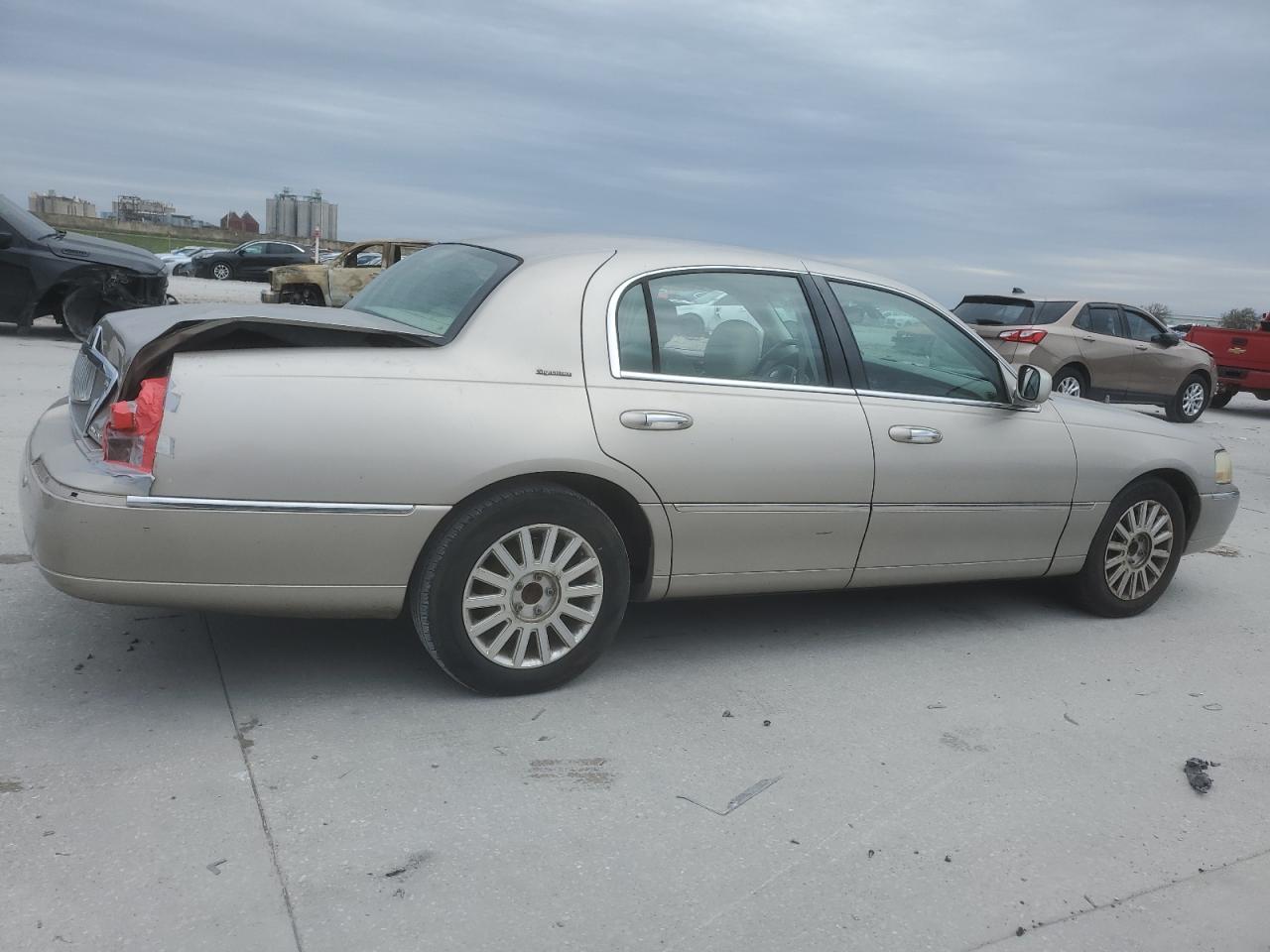 2003 Lincoln Town Car VIN 1LNHM82W83Y616313 Copart auction photo, rear end damage thumbnail 3