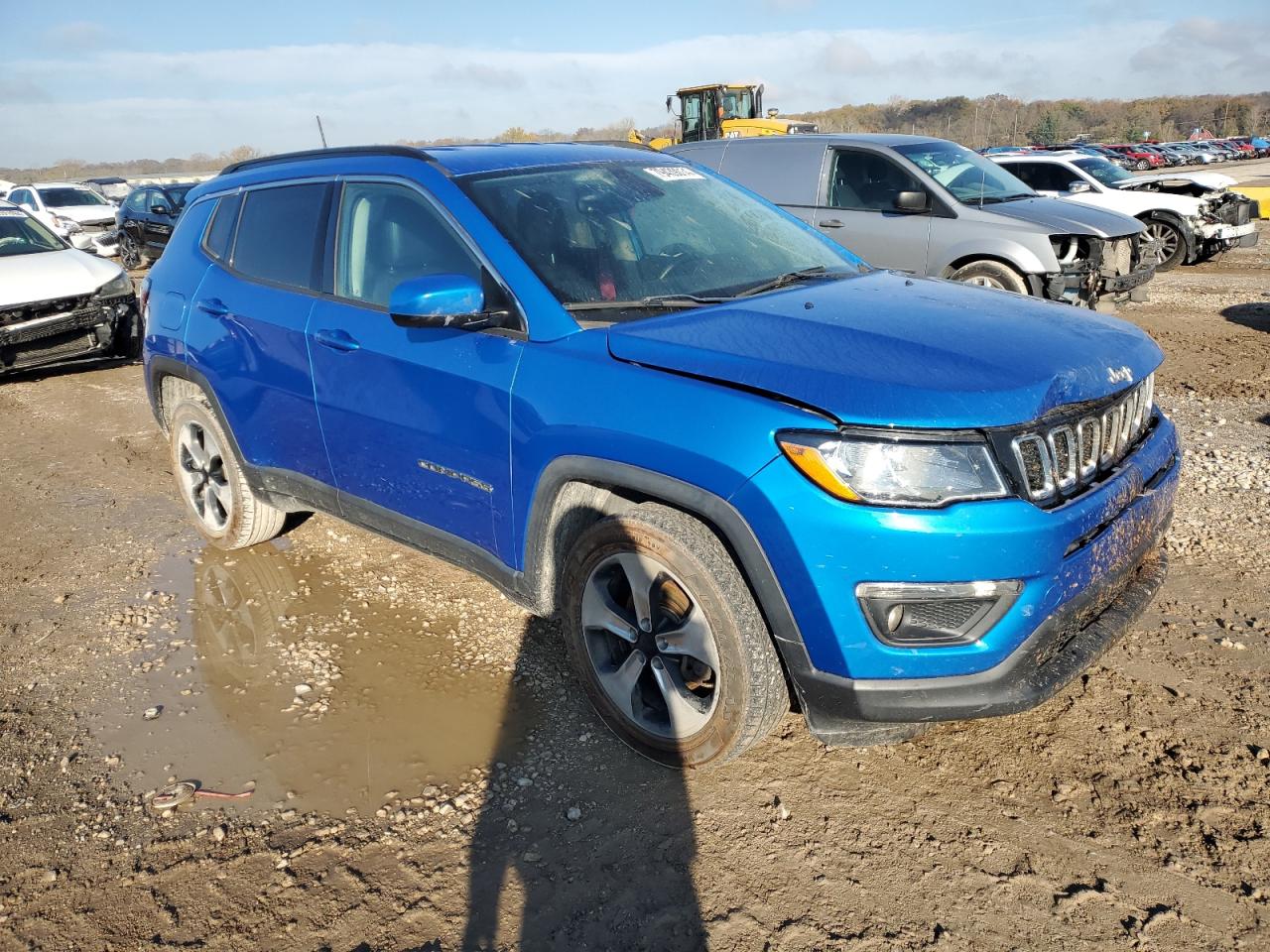 2017 Jeep Compass VIN 3C4NJDBB1HT664556 Copart auction photo, front end / minor dent/scratches damage thumbnail 4