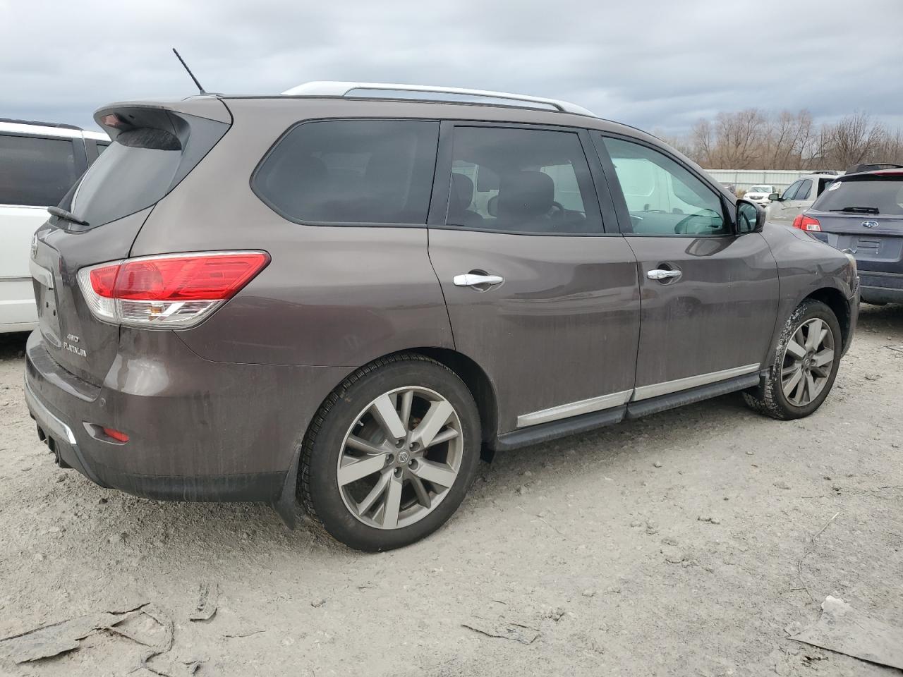 2015 Nissan Pathfinder VIN 5N1AR2MM4FC667112 Copart auction photo, all over damage thumbnail 3