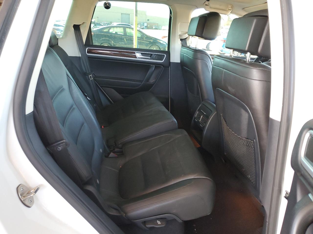 2016 Volkswagen Touareg VIN WVGEF9BP4GD003047 Copart auction photo, front end damage thumbnail 12