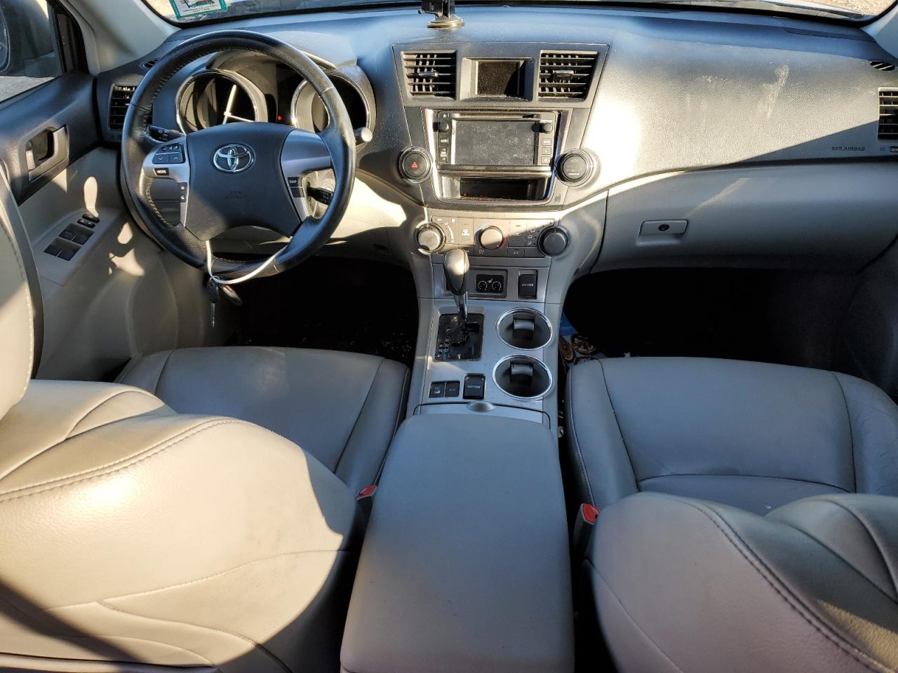 2013 Toyota Highlander VIN 5TDBK3EH9DS227581 Copart auction photo, front end damage thumbnail 8
