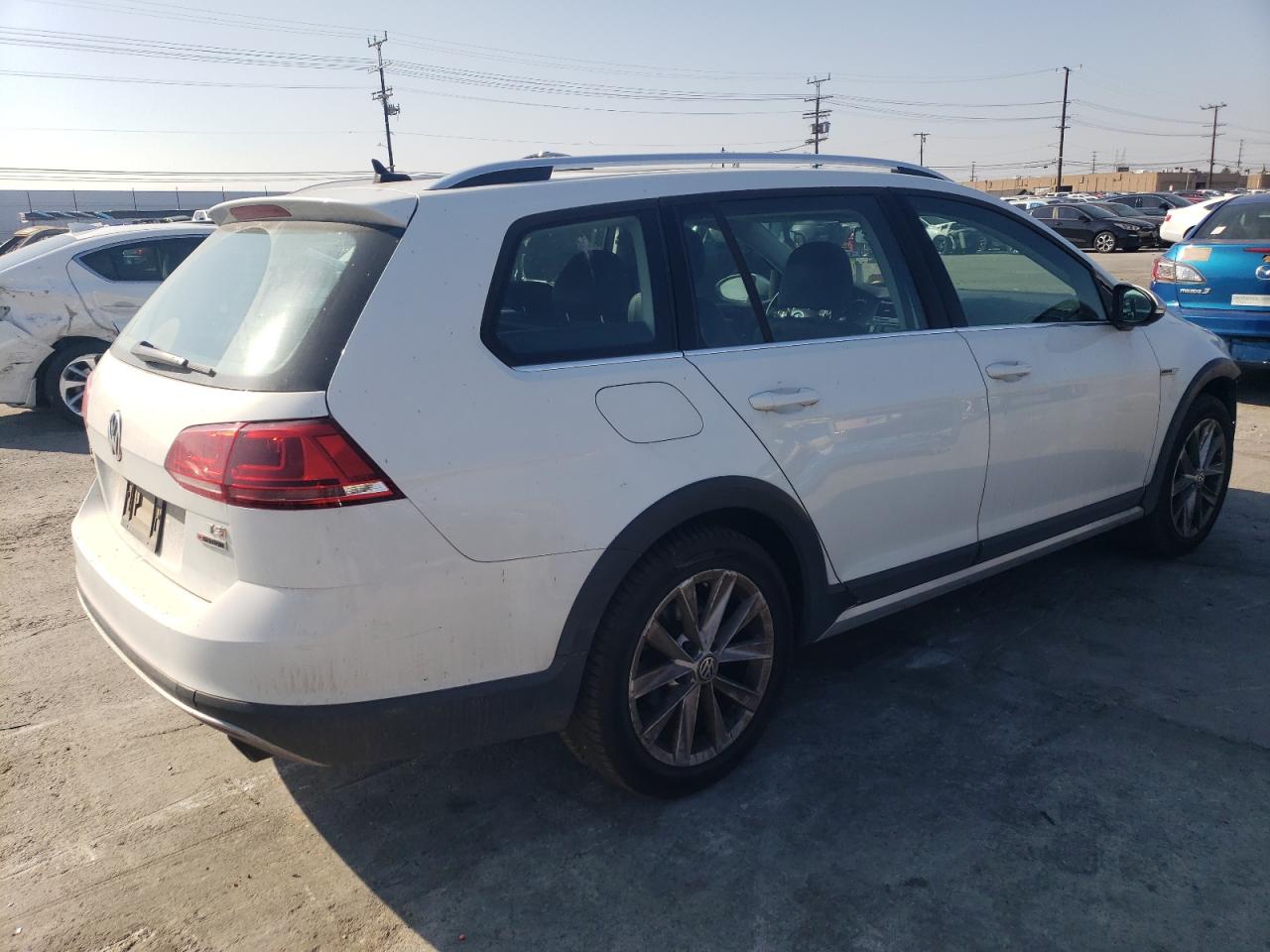 2017 Volkswagen Golf VIN 3VWM17AU2HM543882 Copart auction photo, front end damage thumbnail 3