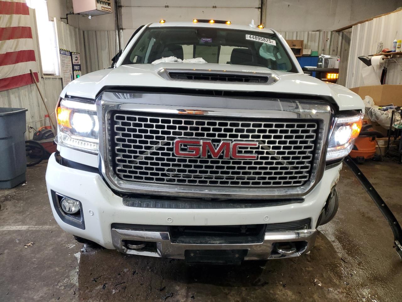 2017 GMC Sierra VIN 1GT12UEY3HF193774 Copart auction photo, front end / side damage thumbnail 5