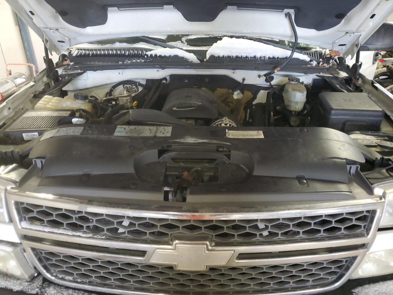 2005 Chevrolet Silverado VIN 1GCHK23U45F933573 Copart auction photo, all over damage thumbnail 11