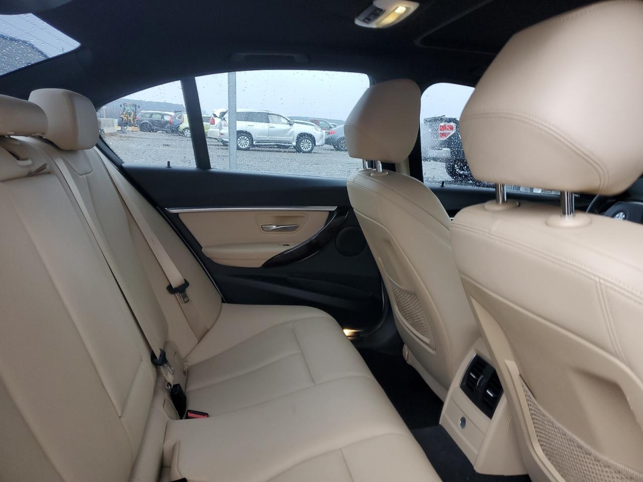 2017 BMW 3er VIN WBA8B9C54HK676277 Copart auction photo, rear end damage thumbnail 10