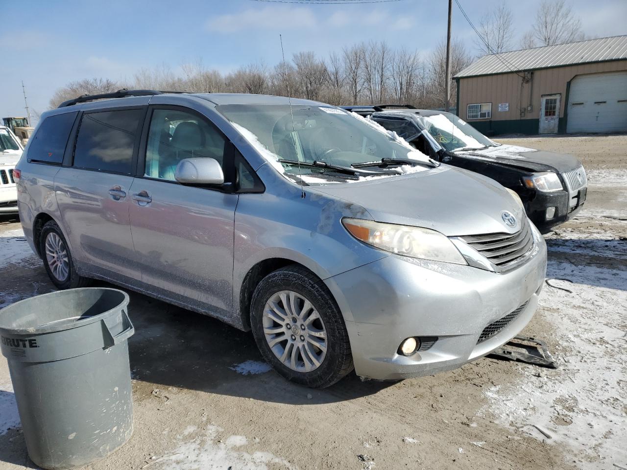 2011 Toyota Sienna VIN 5TDYK3DC0BS127057 Copart auction photo, side damage thumbnail 4