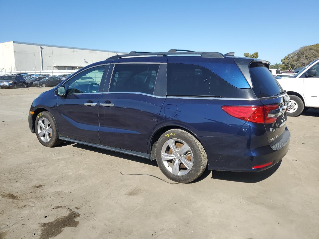 2018 Honda Odyssey VIN 5FNRL6H77JB091998 Copart auction photo, minor dent/scratches damage thumbnail 2