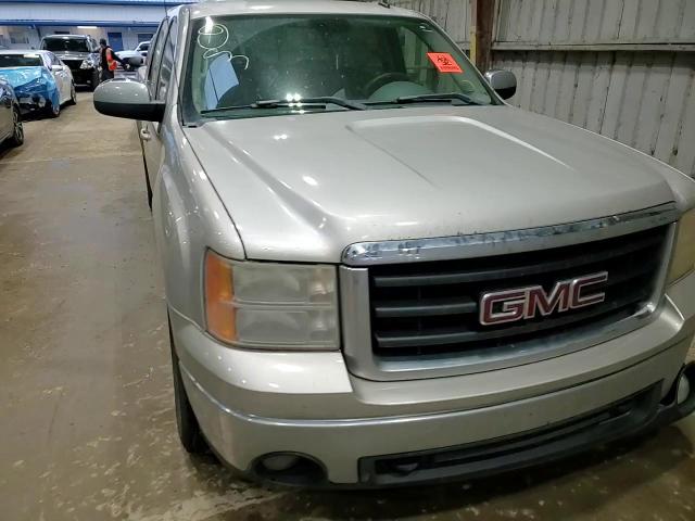 2007 GMC Sierra VIN 2GTEC130671623202 Copart auction photo, front end / minor dent/scratches damage thumbnail 10
