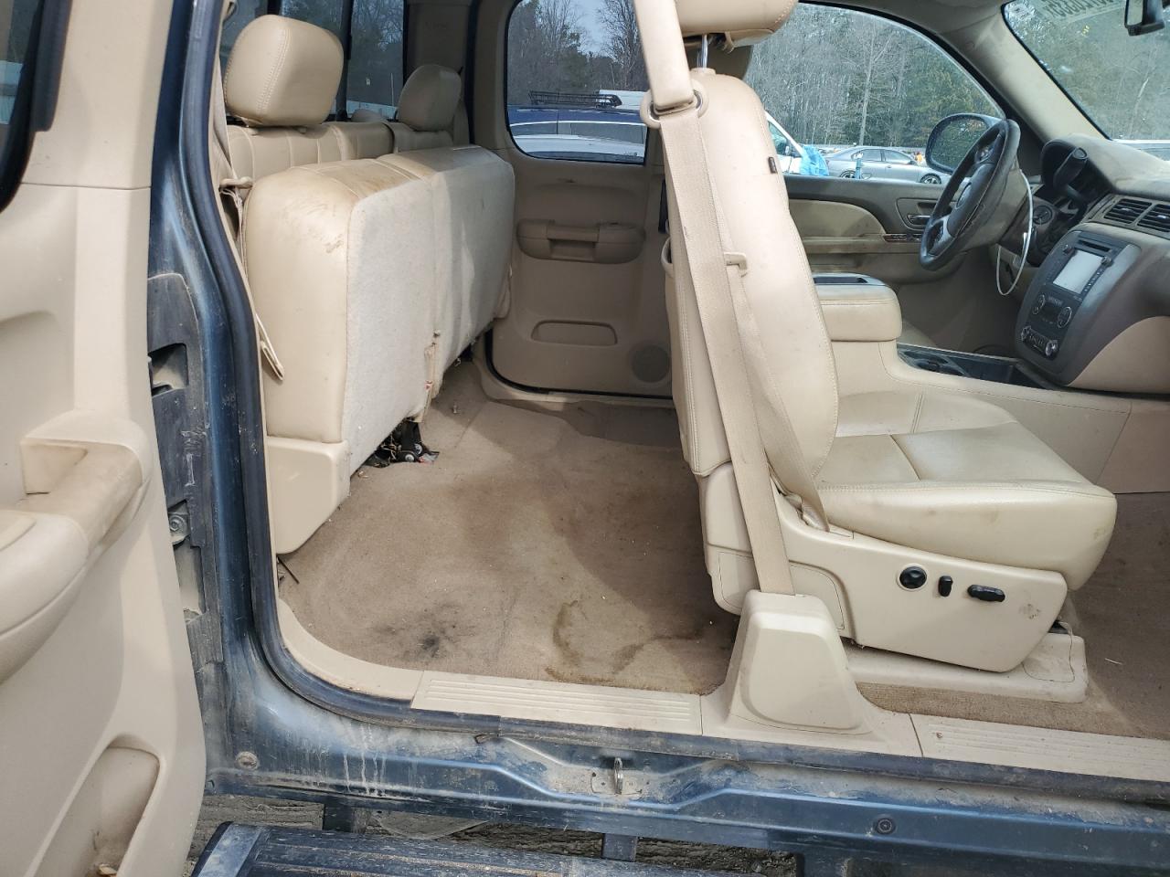 2012 GMC Sierra VIN 1GT221E87CZ111622 Copart auction photo, front end / undercarriage damage thumbnail 10