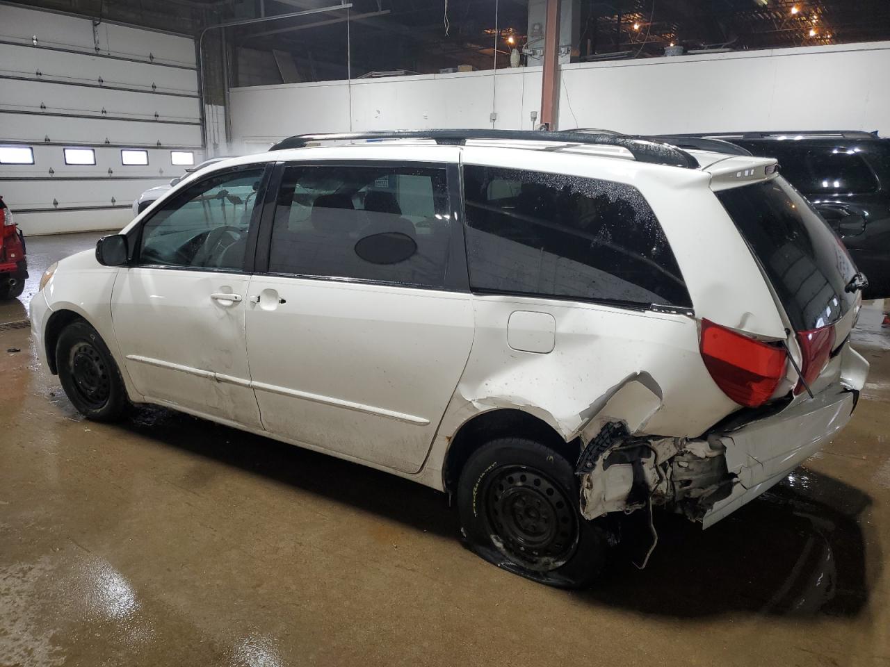 2005 Toyota Sienna VIN 5TDZA23C15S276598 Copart auction photo, rear end / all over damage thumbnail 2