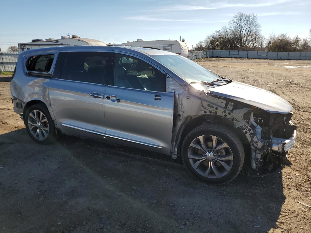 2020 Chrysler Pacifica VIN 2C4RC1GG6LR116661 Copart auction photo, all over damage thumbnail 4