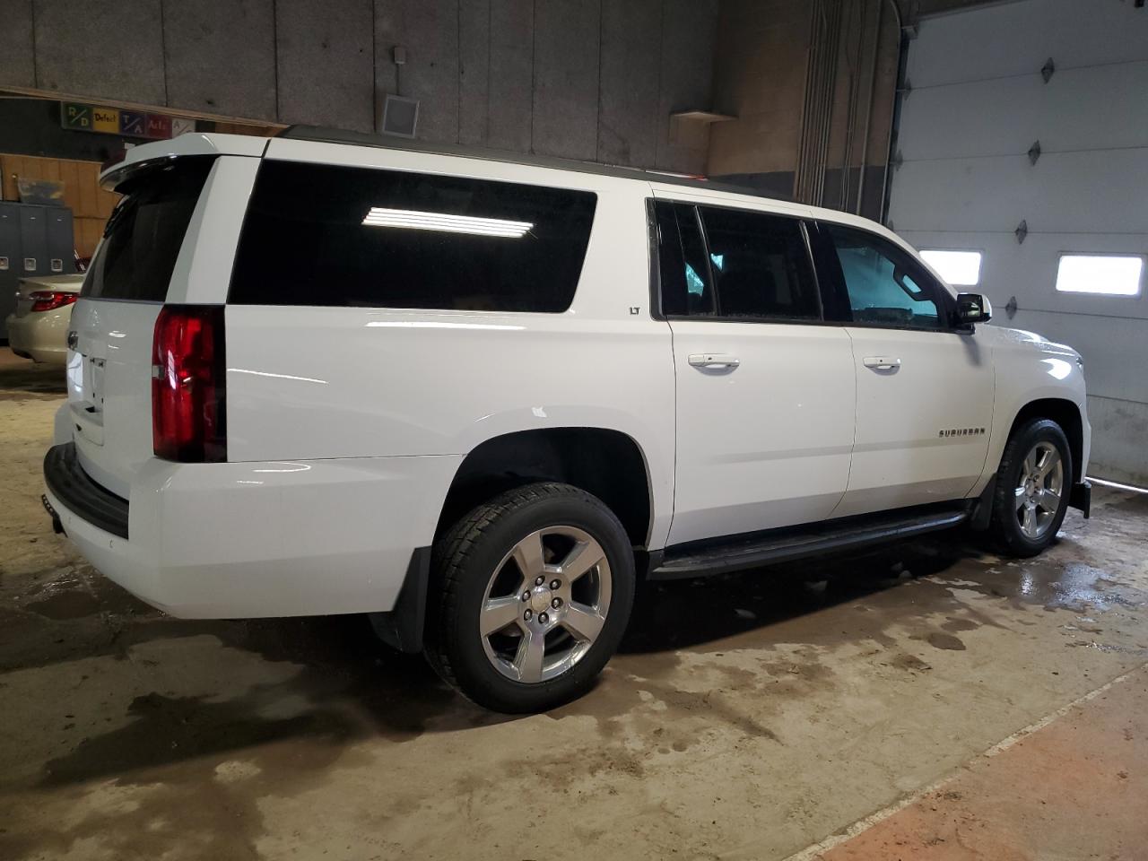 2020 Chevrolet Suburban VIN 1GNSKHKC2LR187449 Copart auction photo, front end / mechanical damage thumbnail 3