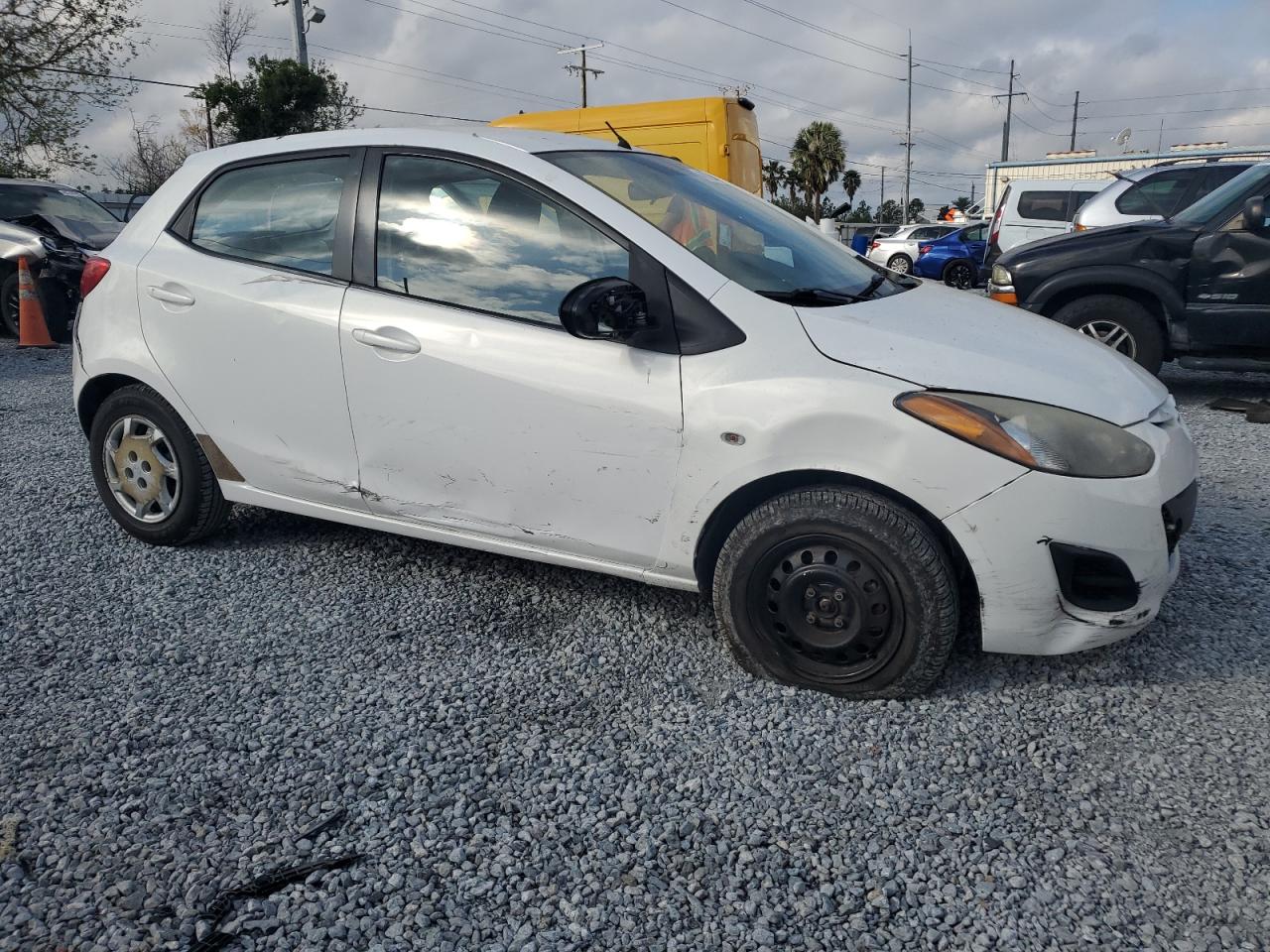 2011 Mazda 2 VIN JM1DE1HY9B0103908 Copart auction photo, side damage thumbnail 4