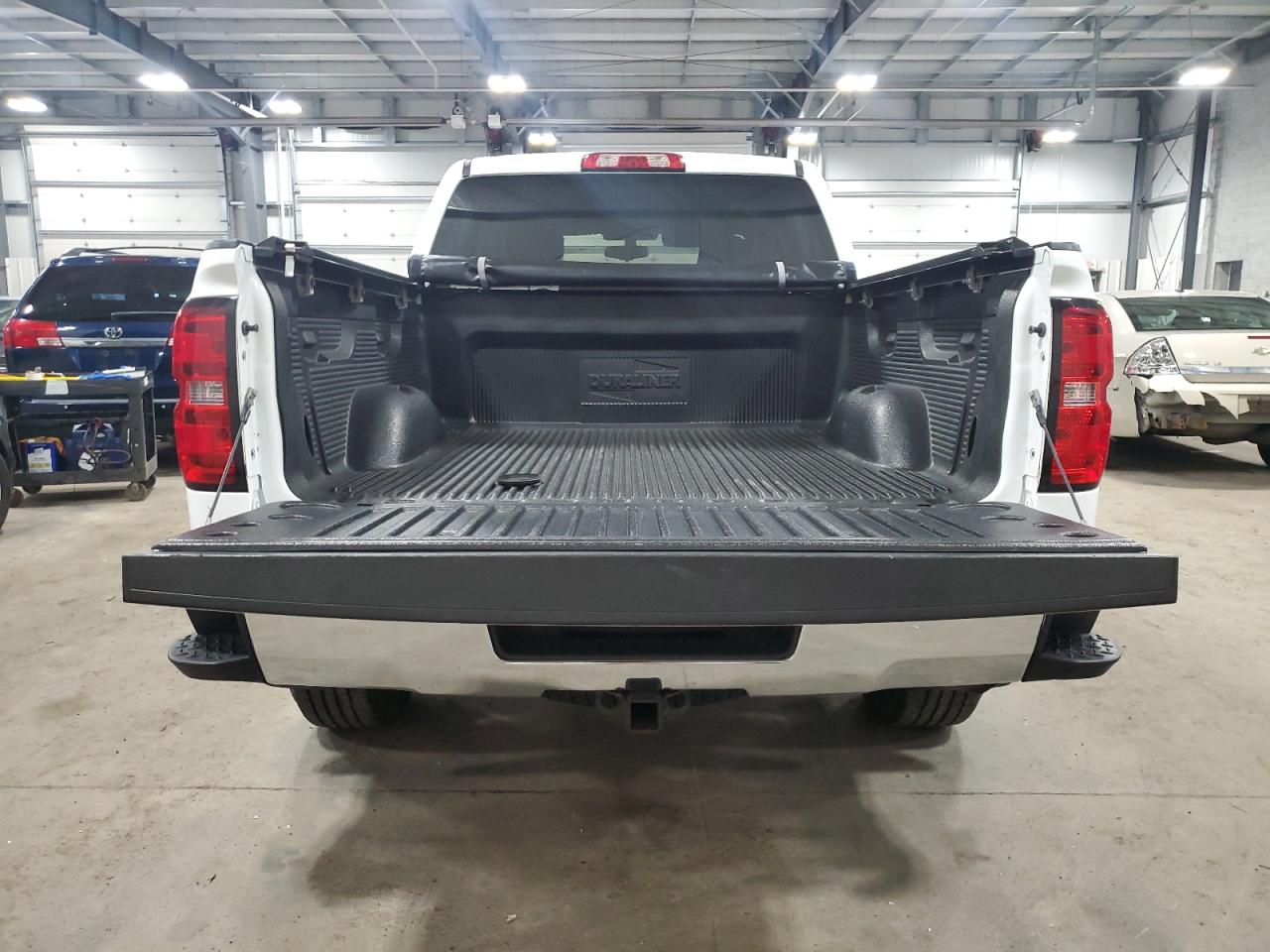 2015 Chevrolet Silverado VIN 3GCUKREC7FG466872 Copart auction photo, front end damage thumbnail 6