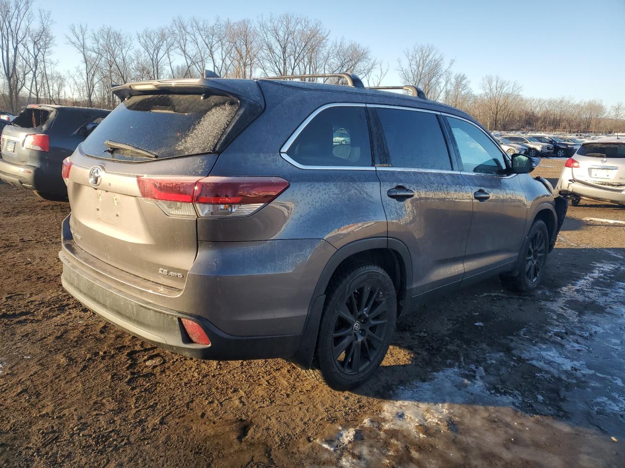 2019 Toyota Highlander VIN 5TDJZRFH4KS628171 Copart auction photo, front end damage thumbnail 3