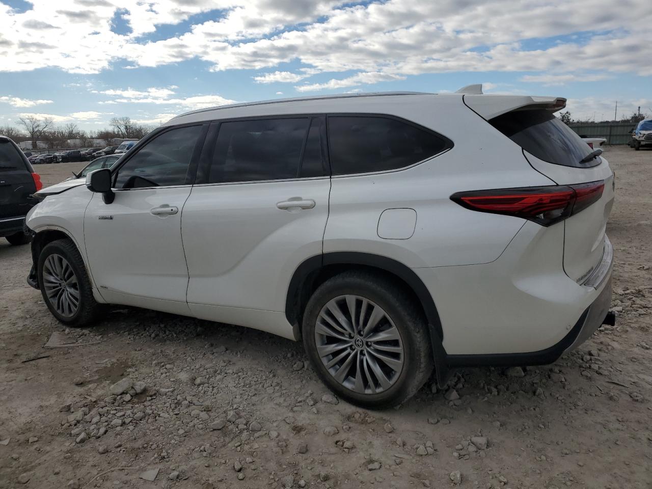 2021 Toyota Highlander VIN 5TDEBRCH2MS021635 Copart auction photo, front end / minor dent/scratches damage thumbnail 2