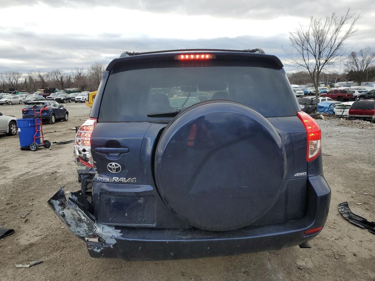 2007 Toyota RAV 4 VIN JTMBD31V876025504 Copart auction photo, front end / rear end damage thumbnail 6