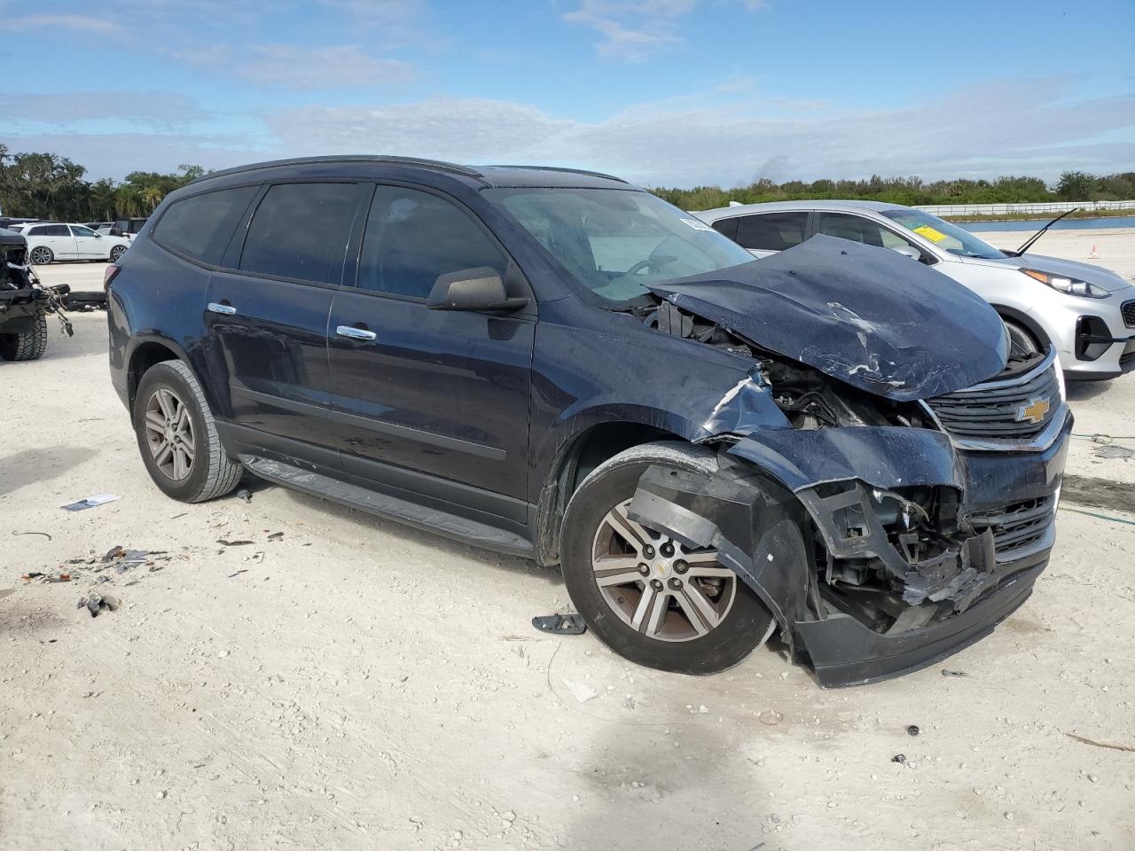 2017 Chevrolet Traverse VIN 1GNKRFKD3HJ235278 Copart auction photo, front end / minor dent/scratches damage thumbnail 4