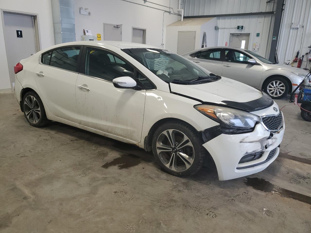 2015 KIA Forte VIN KNAFX4A80F5299967 Copart auction photo, front end / rear end damage thumbnail 4