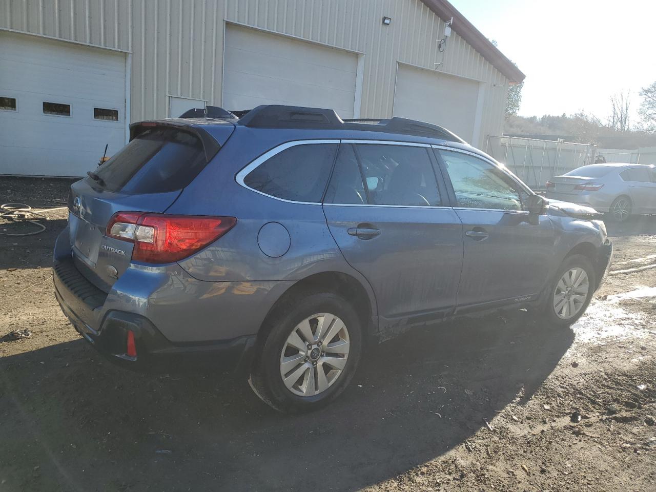2018 Subaru Outback VIN 4S4BSAFC5J3314829 Copart auction photo, front end / minor dent/scratches damage thumbnail 3