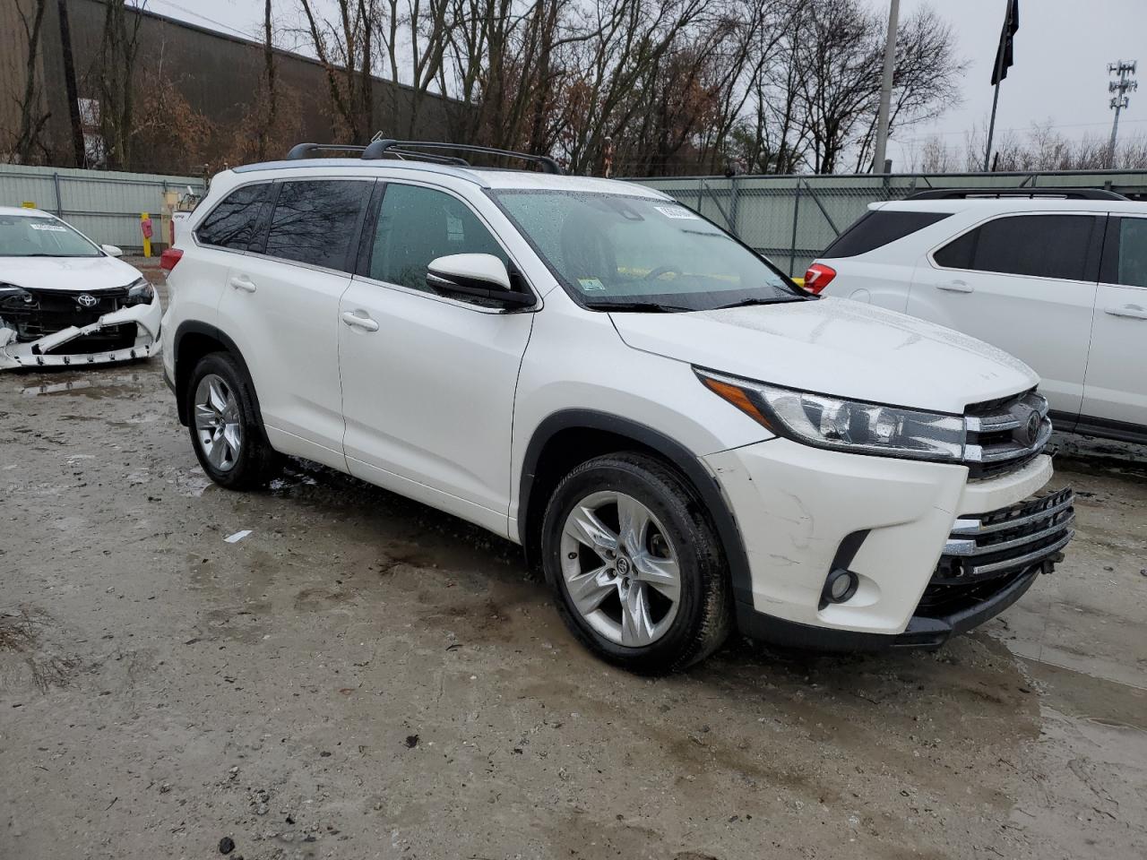 2018 Toyota Highlander VIN 5TDDZRFH2JS498533 Copart auction photo, front end damage thumbnail 4