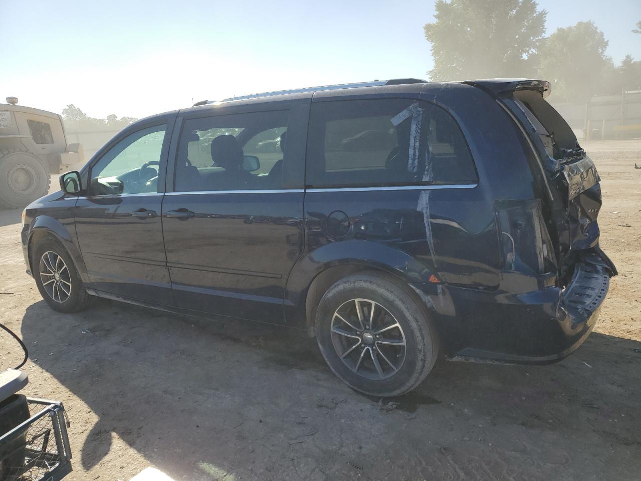 2017 Dodge Caravan VIN 2C4RDGCG5HR662509 Copart auction photo, rear end / minor dent/scratches damage thumbnail 2