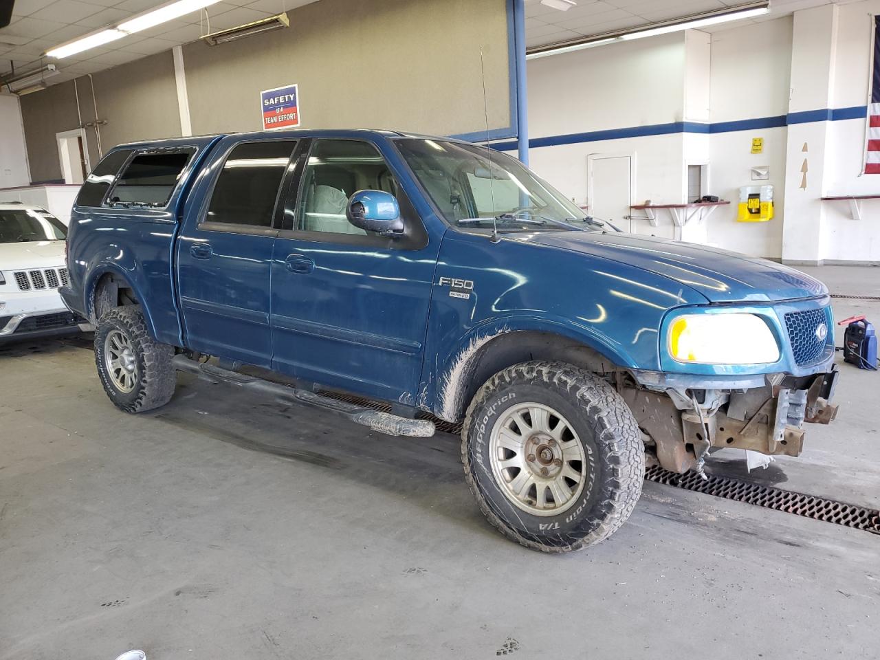 2001 Ford F-150 VIN 1FTRW08LX1KE90912 Copart auction photo, front end damage thumbnail 4