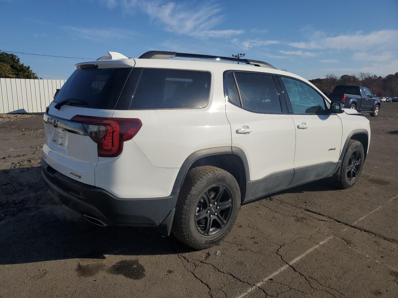 2021 GMC Acadia VIN 1GKKNLLS7MZ164019 Copart auction photo, front end / minor dent/scratches damage thumbnail 3