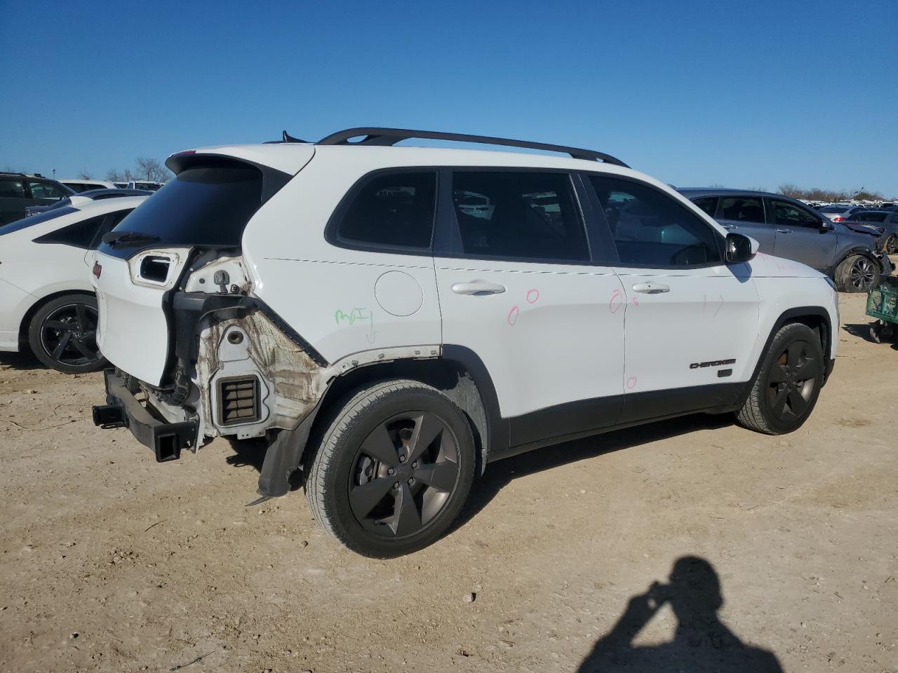 2016 Jeep Grand Cherokee VIN 1C4PJLCS5GW302238 Copart auction photo, rear end / minor dent/scratches damage thumbnail 3